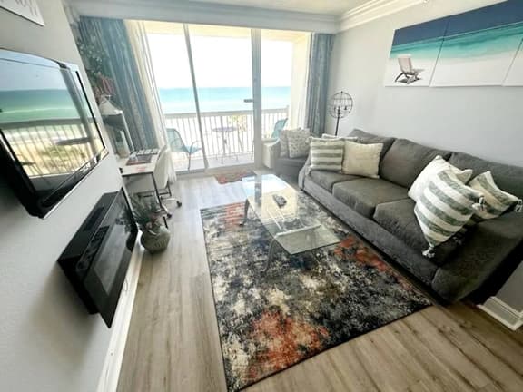 Daytona Beach Oasis Oceanfront balcony 1 bdrm - Image 1