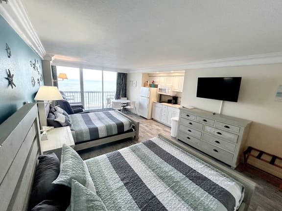 Private balcony oceanfront studio w/kitchen - Image 1