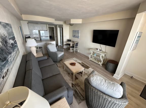 Spacious 1bdrm direct oceanfront w/private balcony - Image 1