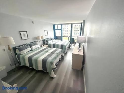 Oceanview Studio w/kitchen, pool, tiki bar - Image 1