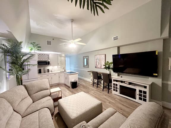 First floor direct beach access - Image 1
