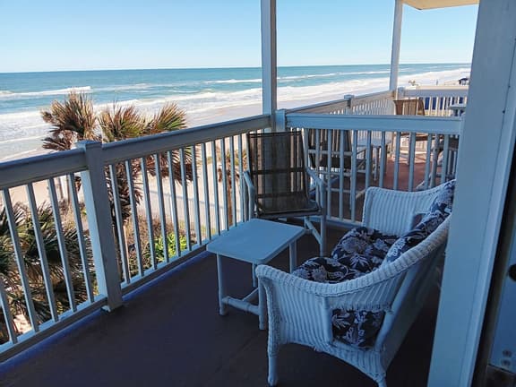 Oceanfront 1 bdrm w/balcony, pool, hot tub & more - Image 1