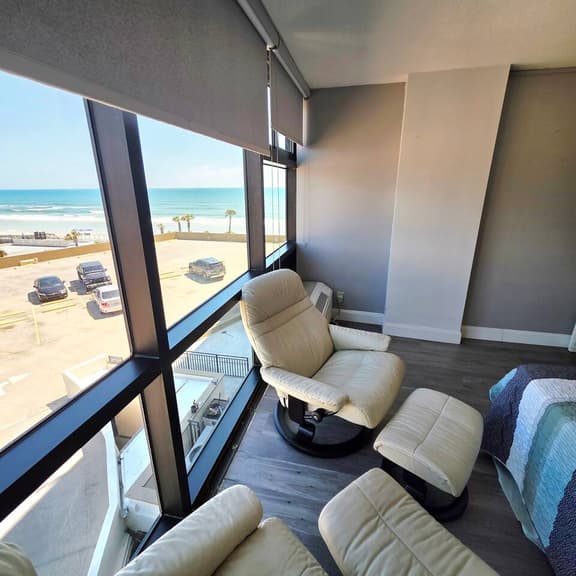 Oceanside Adjoining Studios w/pool & tiki bar - Image 1
