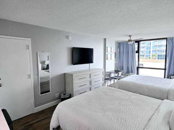 New updated Daytona Oceanview w/kitchenette, pool - Image 1