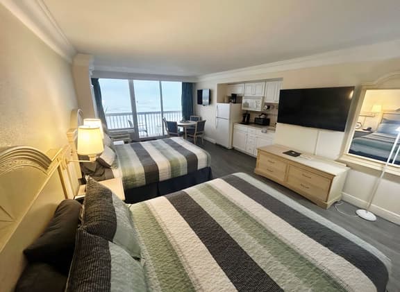 Surf N Sun spectacular oceanfront studio w/balcony - Image 1
