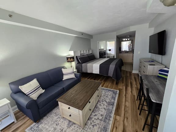 New updated Studio w/indoor outdoor pool, hot tub - Image 1